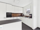 Küche mit Einbauküche