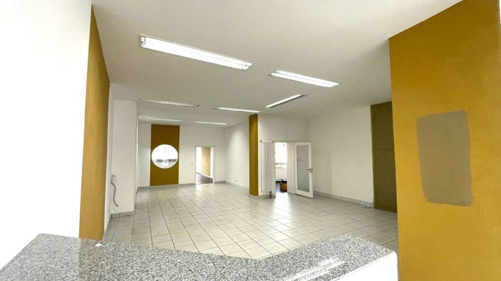 Großflächige Erdgeschoss-Gewerbeeinheit zur vielseitigen Nutzung