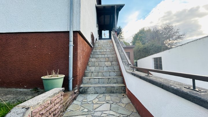 Zwei Wohnbereiche, ein harmonisches Zuhause - Familienfreundlich mit Panoramablick in Püttlingen