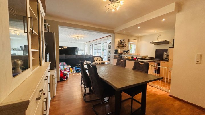 Zwei Wohnbereiche, ein harmonisches Zuhause - Familienfreundlich mit Panoramablick in Püttlingen