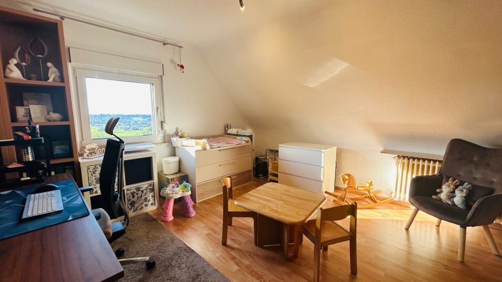 Zwei Wohnbereiche, ein harmonisches Zuhause - Familienfreundlich mit Panoramablick in Püttlingen