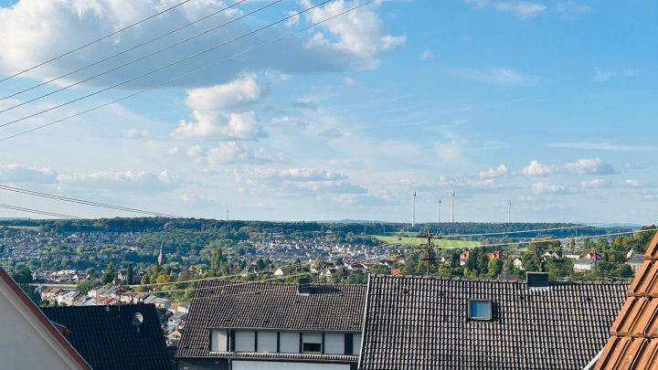 Zwei Wohnbereiche, ein harmonisches Zuhause - Familienfreundlich mit Panoramablick in Püttlingen