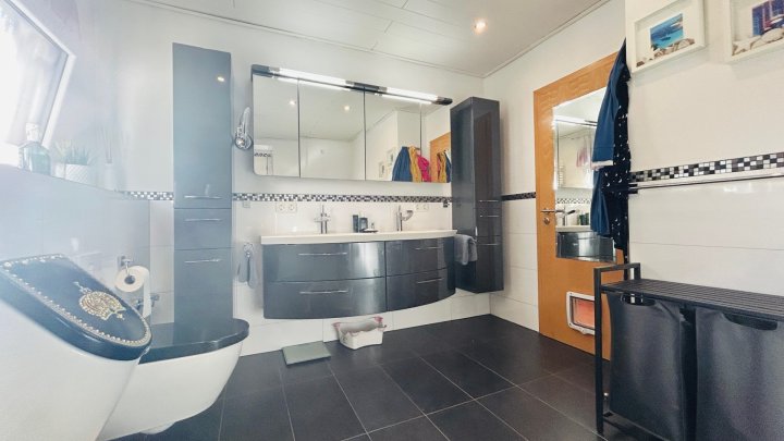 Zwei Wohnbereiche, ein harmonisches Zuhause - Familienfreundlich mit Panoramablick in Püttlingen