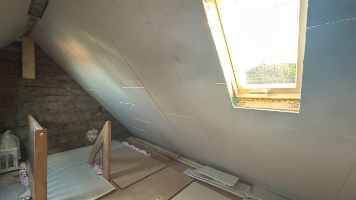 Zwei Wohnbereiche, ein harmonisches Zuhause - Familienfreundlich mit Panoramablick in Püttlingen