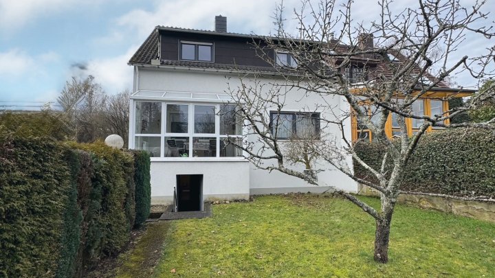 1 FH-Doppelhaus mit Winterg., Garten & Garage in IGB!