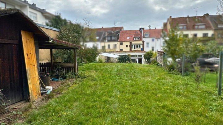 Wohn- und Geschäftshaus, 410m² Gesamtfläche in ruhiger Seitenstraße von Saarbrücken-West