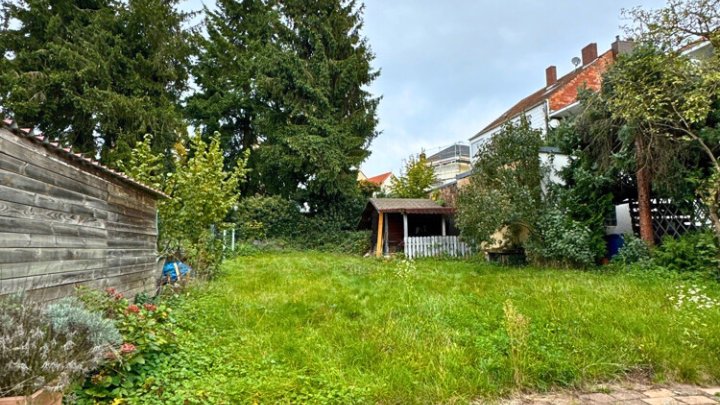 Wohn- und Geschäftshaus, 410m² Gesamtfläche in ruhiger Seitenstraße von Saarbrücken-West