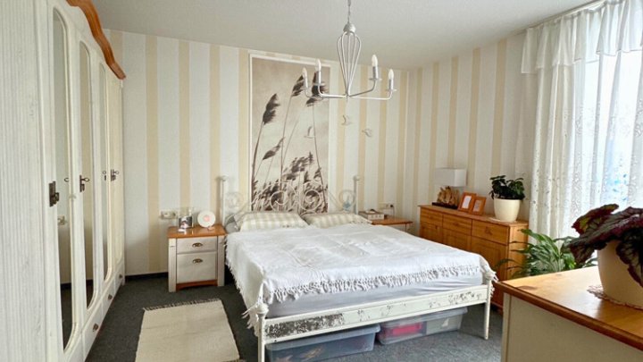 Gut vermietete 3-ZKB Maisonette-Wohnung mit Dachterrasse + Stellplatz