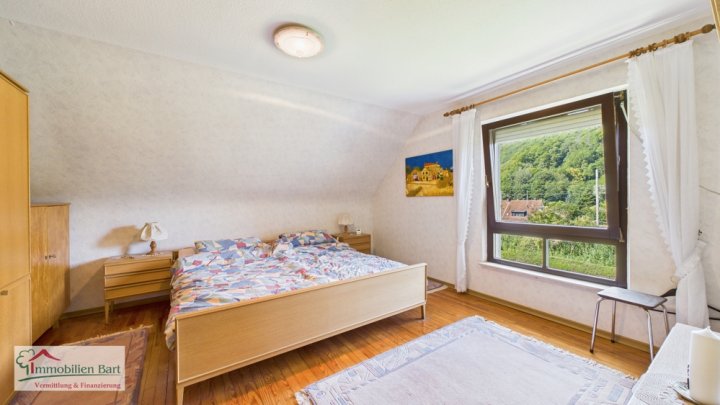 METTLACH-SAARHÖLZBACH: WOHNHAUS MIT 3 SCHLAFZIMMERN + BLICK INS GRÜNE