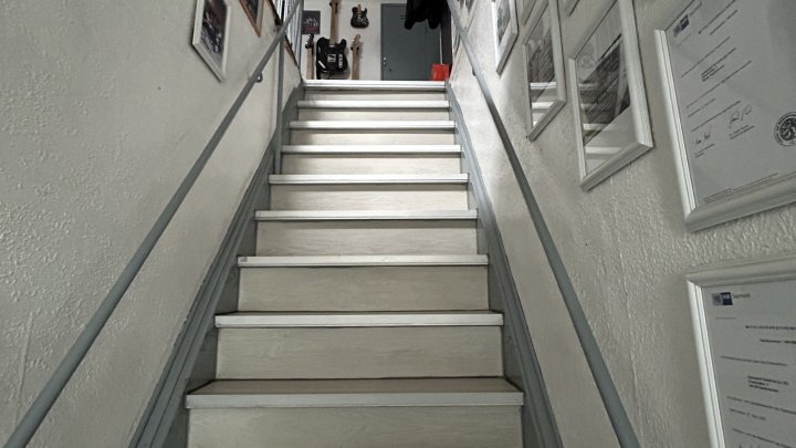 Modernisiertes EFH mit sep. kleiner 1 Zimmer-Bad-Wohnung in Sbr. - Jägersfreude zu verkaufen