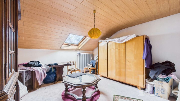 Ein-Zweifamilienhaus mit Einliegerwohnung