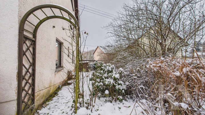 Ein-Zweifamilienhaus mit Einliegerwohnung