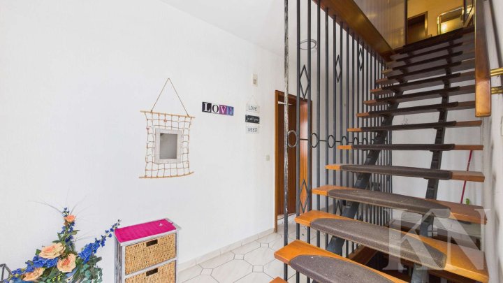 Ein-Zweifamilienhaus mit Einliegerwohnung