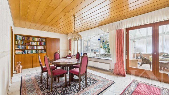 Ein-Zweifamilienhaus mit Einliegerwohnung