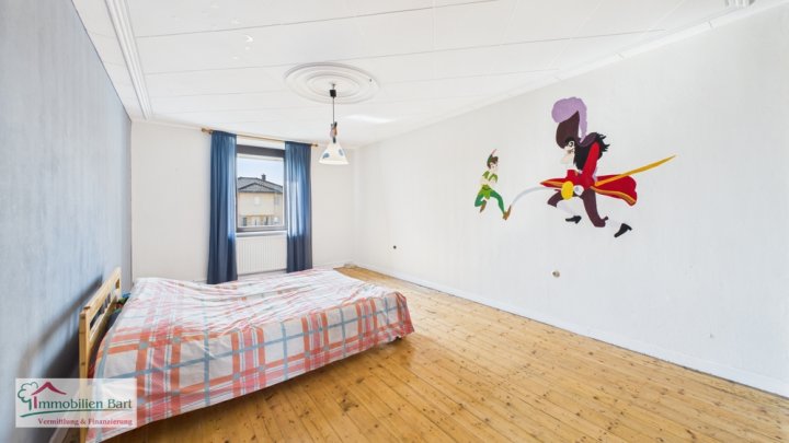 GEPFLEGTES EINFAMILIENHAUS MIT GARTEN, SCHEUNE UND VIEL PLATZ!