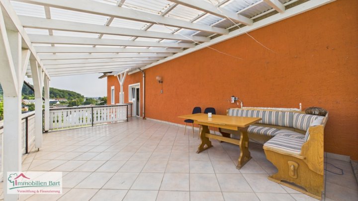 GEPFLEGTES EINFAMILIENHAUS MIT GARTEN, SCHEUNE UND VIEL PLATZ!