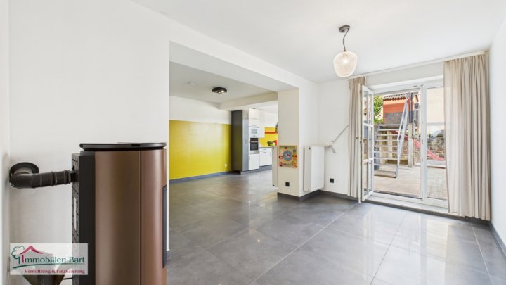 GEPFLEGTES EINFAMILIENHAUS MIT GARTEN, SCHEUNE UND VIEL PLATZ!