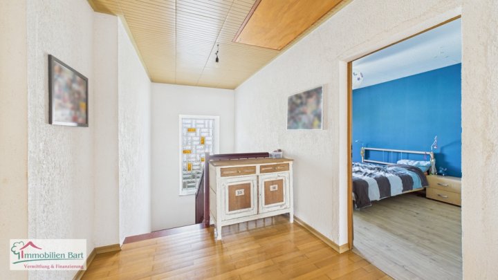 GEPFLEGTES EINFAMILIENHAUS MIT GARTEN, SCHEUNE UND VIEL PLATZ!