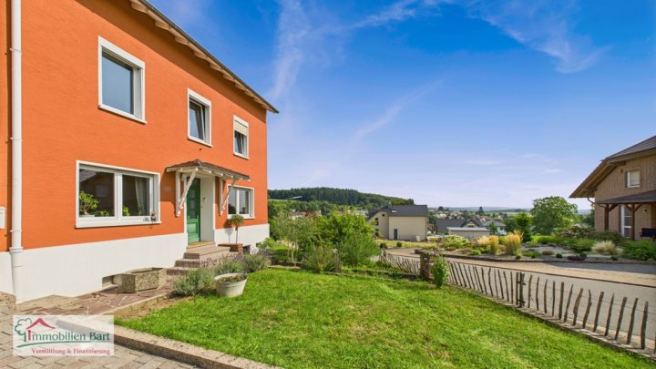 GEPFLEGTES EINFAMILIENHAUS MIT GARTEN, SCHEUNE UND VIEL PLATZ!