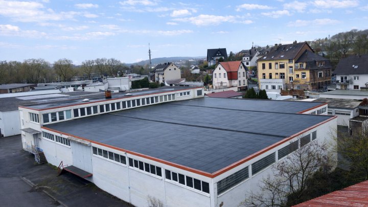 Großflächige Gewerbeimmobilie mit Entwicklungspotenzial -ehemaliger Fachmarkt auf 4.255 m² Grundstück