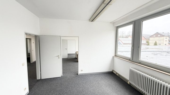 Großflächige Gewerbeimmobilie mit Entwicklungspotenzial -ehemaliger Fachmarkt auf 4.255 m² Grundstück
