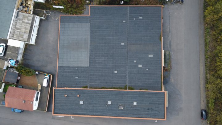 Großflächige Gewerbeimmobilie mit Entwicklungspotenzial -ehemaliger Fachmarkt auf 4.255 m² Grundstück