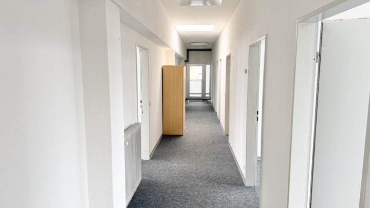 Großflächige Gewerbeimmobilie mit Entwicklungspotenzial -ehemaliger Fachmarkt auf 4.255 m² Grundstück