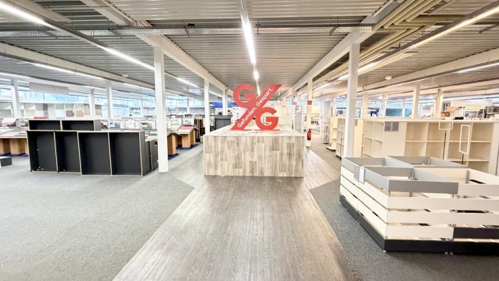 Großflächige Gewerbeimmobilie mit Entwicklungspotenzial -ehemaliger Fachmarkt auf 4.255 m² Grundstück