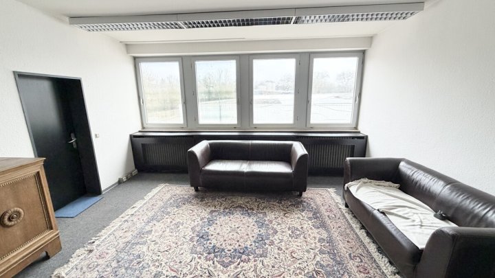 Großflächige Gewerbeimmobilie mit Entwicklungspotenzial -ehemaliger Fachmarkt auf 4.255 m² Grundstück