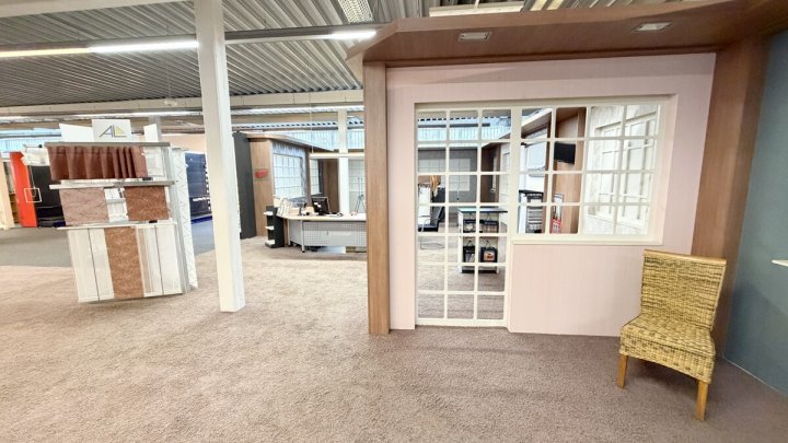 Großflächige Gewerbeimmobilie mit Entwicklungspotenzial -ehemaliger Fachmarkt auf 4.255 m² Grundstück