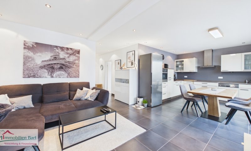 ORSCHOLZ: HELLE, SEHR GEPFLEGTE WOHNUNG (2 SCHLAFZI.) MIT ÜBERDACHTEM STELLPLATZ!