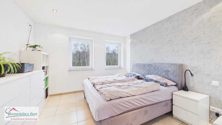 ORSCHOLZ: HELLE, SEHR GEPFLEGTE WOHNUNG (2 SCHLAFZI.) MIT ÜBERDACHTEM STELLPLATZ!