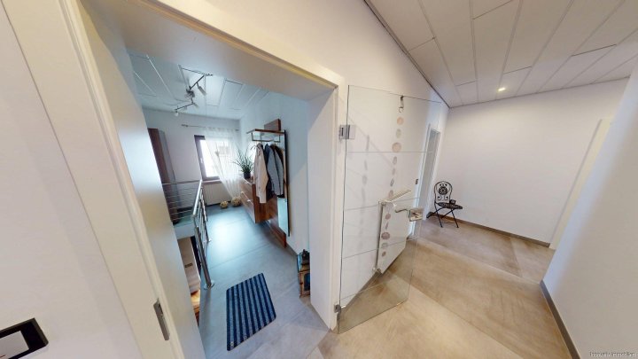 Modernes Generationenhaus mit der Option 2 Wohnungen und Garage mit Gartendurchfahrt