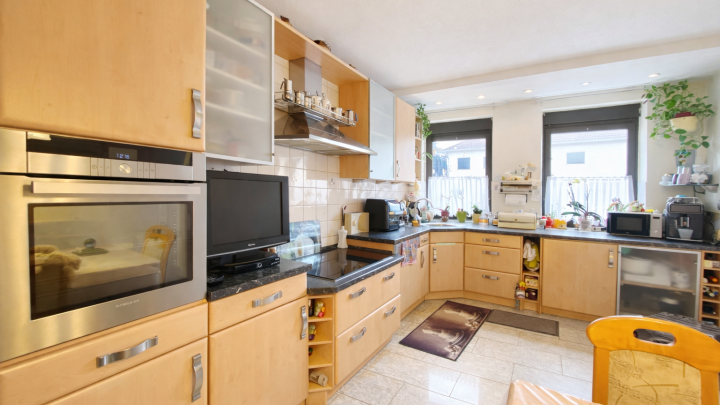 Großzügiges 1-2 Familienhaus mit freiem Ausblick