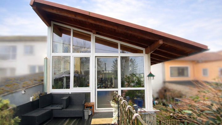 Großzügiges 1-2 Familienhaus mit freiem Ausblick