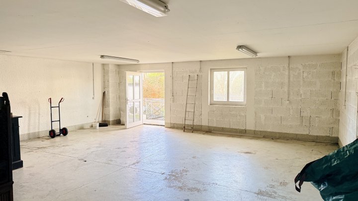 Doppelhaushälfte in Bestlage von Saarlouis mit Doppelgarage und schönem Grundstück zu verkaufen