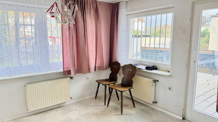 Doppelhaushälfte in Bestlage von Saarlouis mit Doppelgarage und schönem Grundstück zu verkaufen