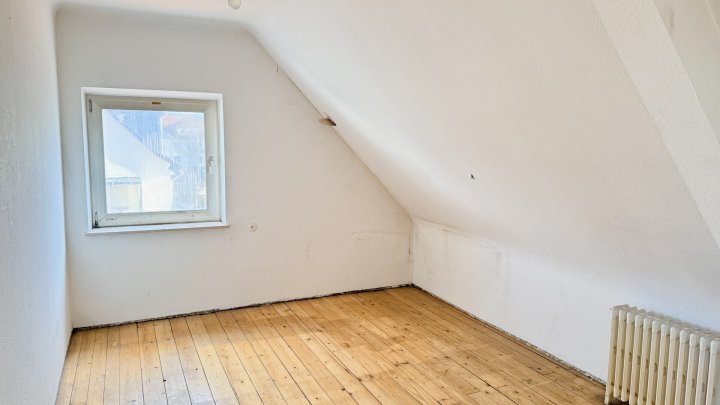 Doppelhaushälfte in Bestlage von Saarlouis mit Doppelgarage und schönem Grundstück zu verkaufen