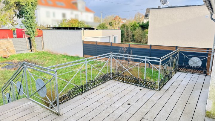 Doppelhaushälfte in Bestlage von Saarlouis mit Doppelgarage und schönem Grundstück zu verkaufen