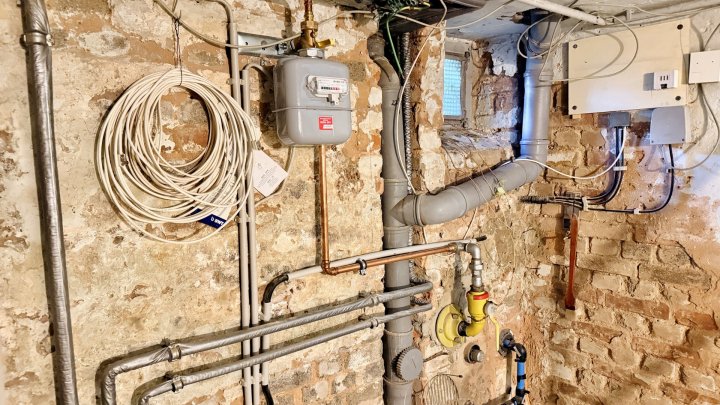 Doppelhaushälfte in Bestlage von Saarlouis mit Doppelgarage und schönem Grundstück zu verkaufen