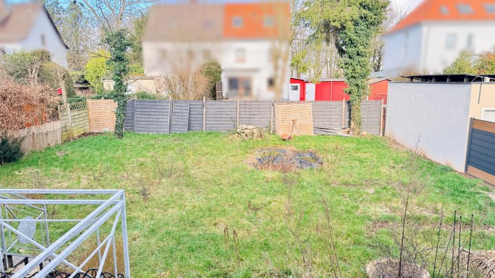 Doppelhaushälfte in Bestlage von Saarlouis mit Doppelgarage und schönem Grundstück zu verkaufen