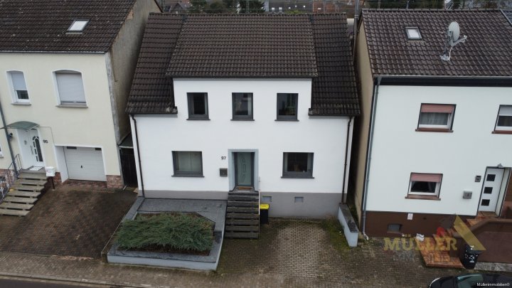 Schickes Einfamilienhaus mit 6 ZKB und Garten zu verkaufen
