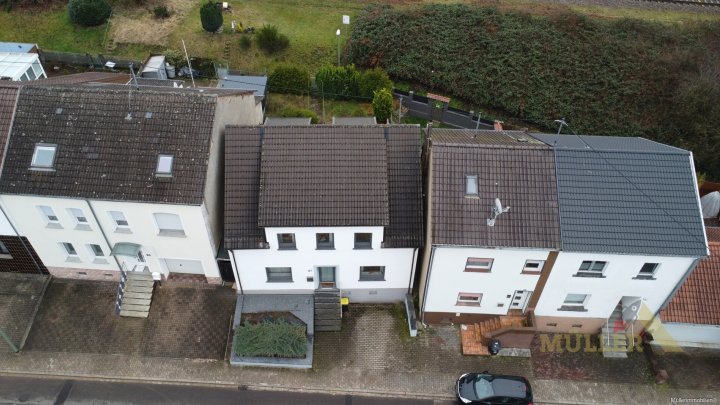 Schickes Einfamilienhaus mit 6 ZKB und Garten zu verkaufen