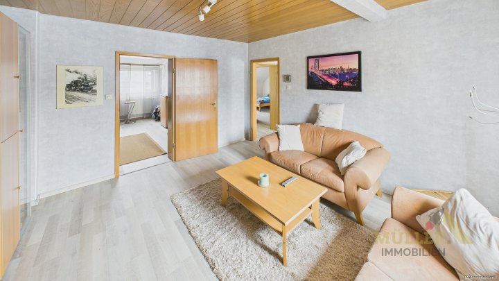 Schickes Einfamilienhaus mit 6 ZKB und Garten zu verkaufen