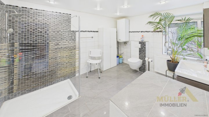 Schickes Einfamilienhaus mit 6 ZKB und Garten zu verkaufen