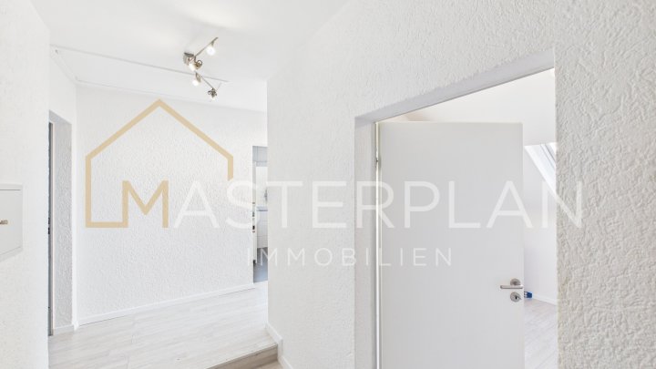 Renovierte Dachgeschosswohnung mit Dachterrasse und Garage