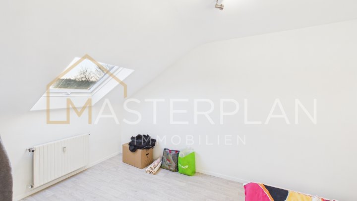 Renovierte Dachgeschosswohnung mit Dachterrasse und Garage