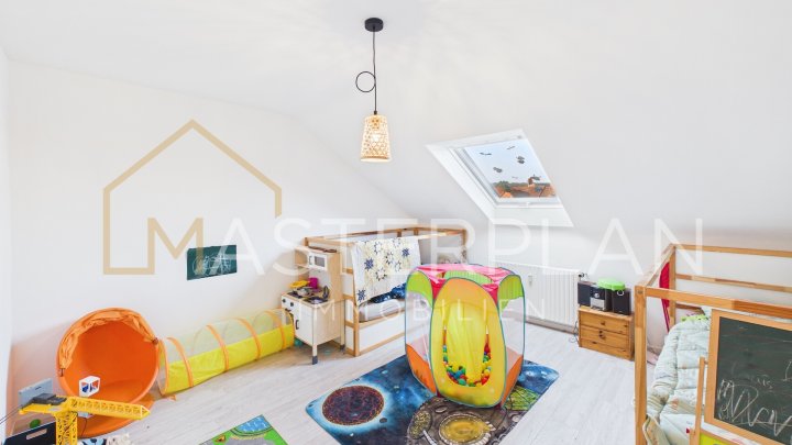 Renovierte Dachgeschosswohnung mit Dachterrasse und Garage