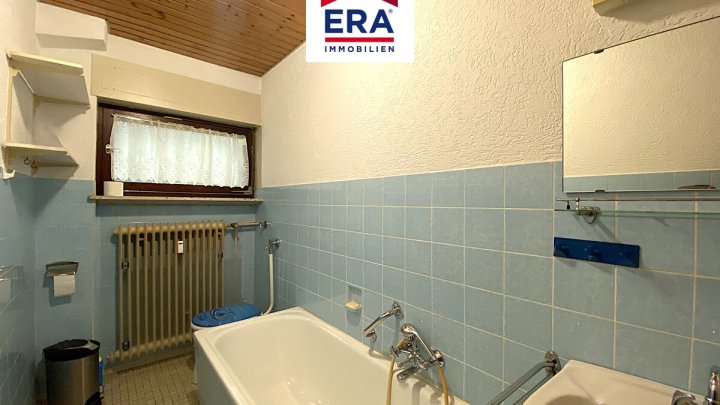 EINFAMILIENHAUS MIT EINLIEGERWOHNUNG, RUHIGE LAGE, GROSSROSSELN/KARLSBRUNN