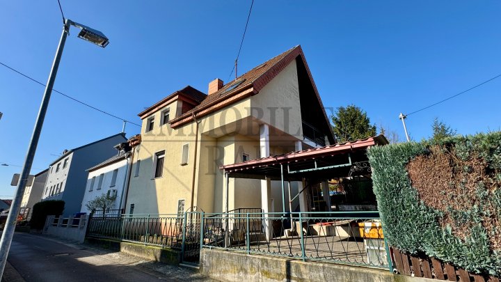 CHARMANTES, GEPFLEGTES EINFAMILIENHAUS MIT CARPORT IN DUDWEILER